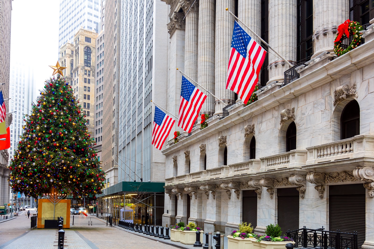 /famous-wall-street-in-new-york-city-christmas