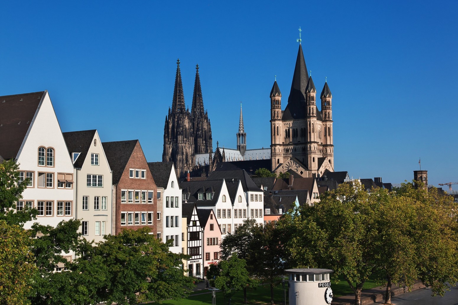 Encanto Fluvial: Historia y Belleza en el Rin