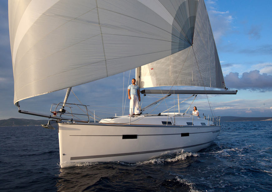 navegando en barco de vela vacaciones en el mar bavaria 36 viajar en familia