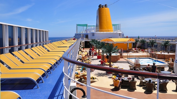 costa neoRiviera piscina