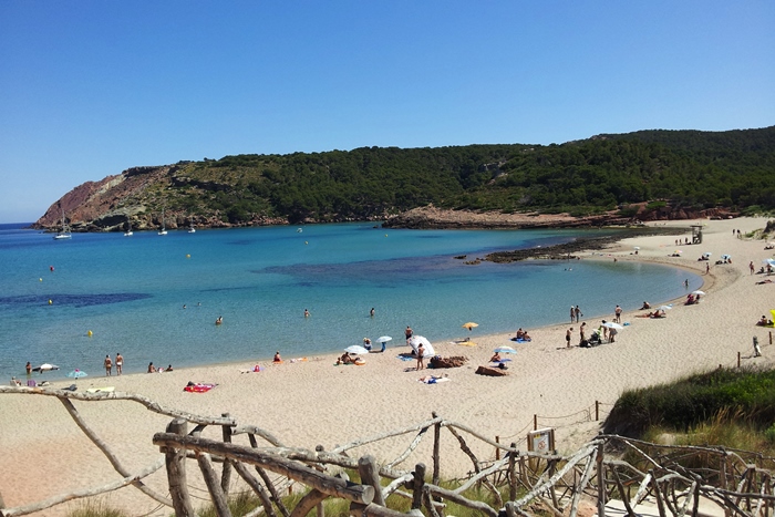 playa menorca familias